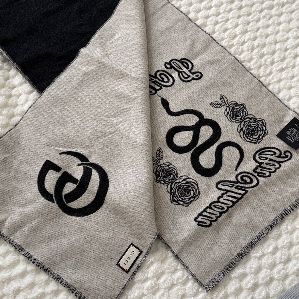 Gucci 100% Wool Running Snake Scarf-452388-Authentic-NWT - Picture 7 of 10